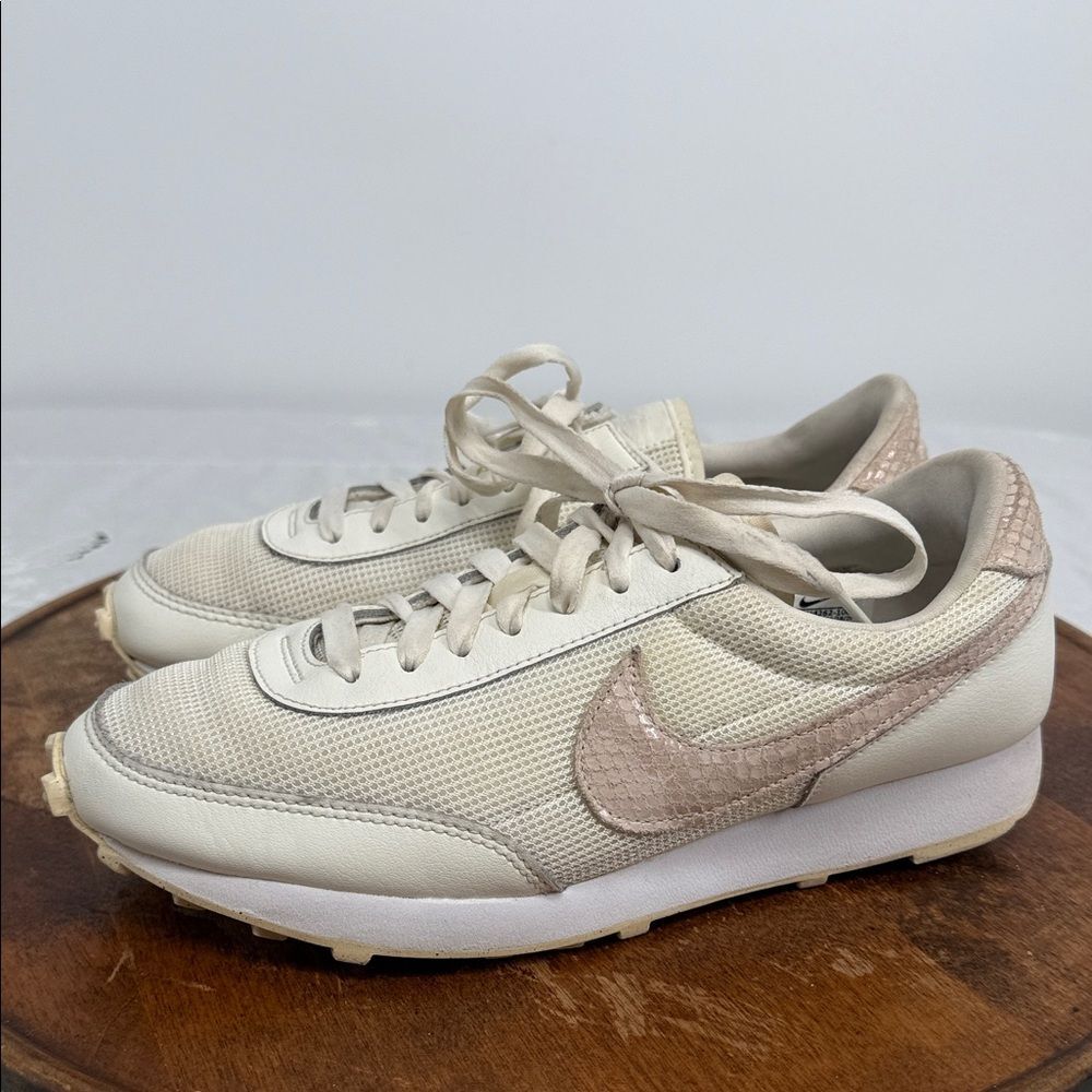 Nike Shoes Wm 8 Daybreak Sail DH4262-100 Cream Pink Snakeskin Swoosh Sneakers